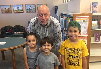 主管沙发 was the Guest Reader at the Arvin Library